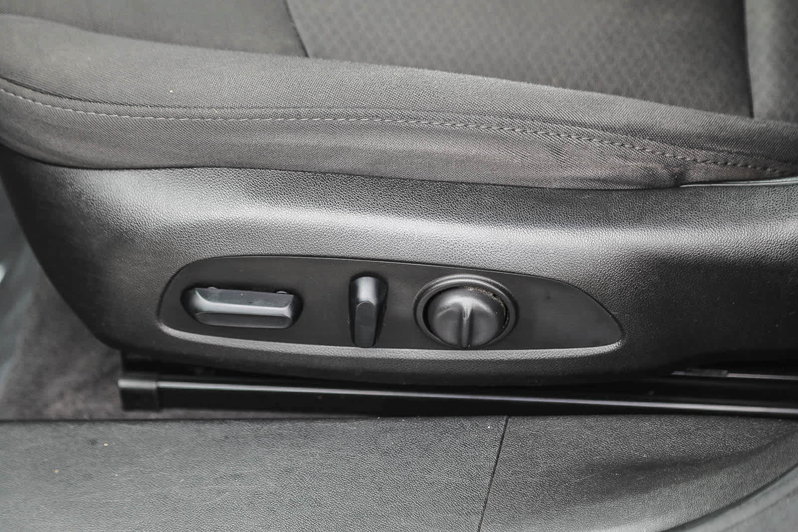 Used 2018 Chevrolet Malibu LT FWD image 19