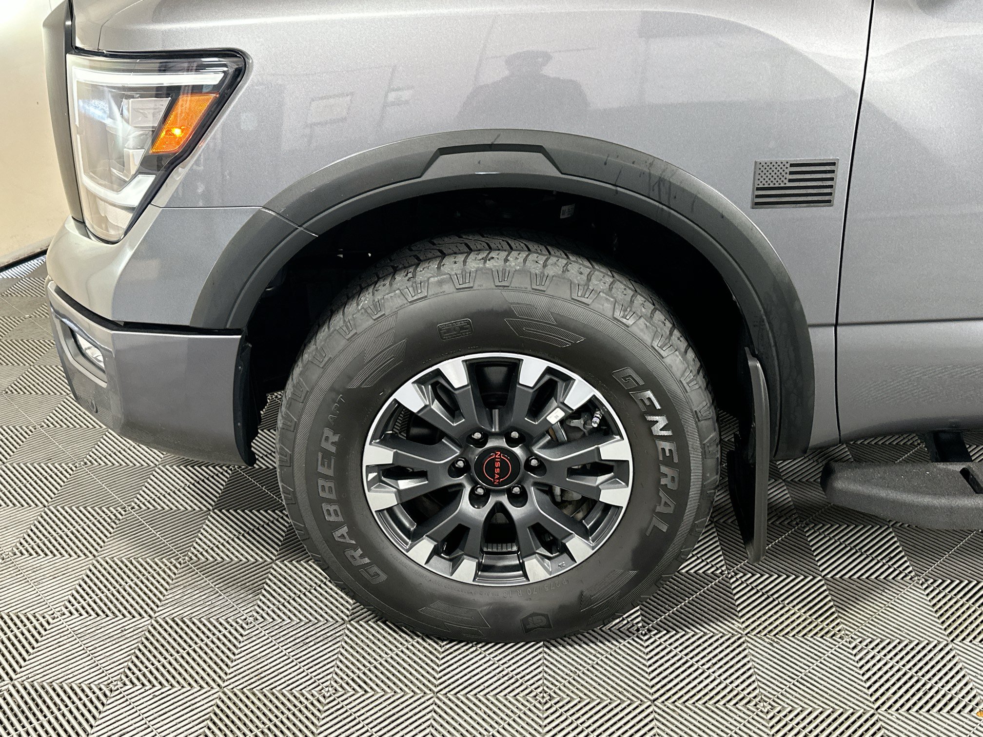 Used 2023 Nissan Titan PRO-4X w/ Pro-4x Convenience Package AWD/4WD image 11