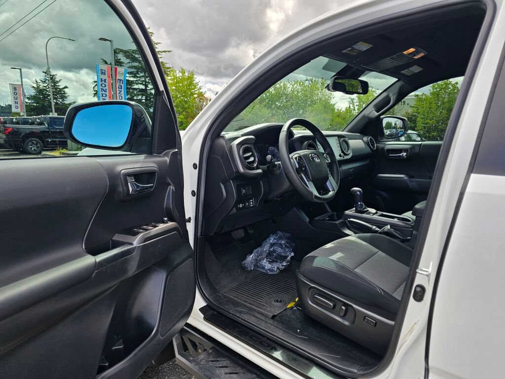 Used 2022 Toyota Tacoma TRD Sport w/ Black Out Package (TMS) AWD/4WD image 14