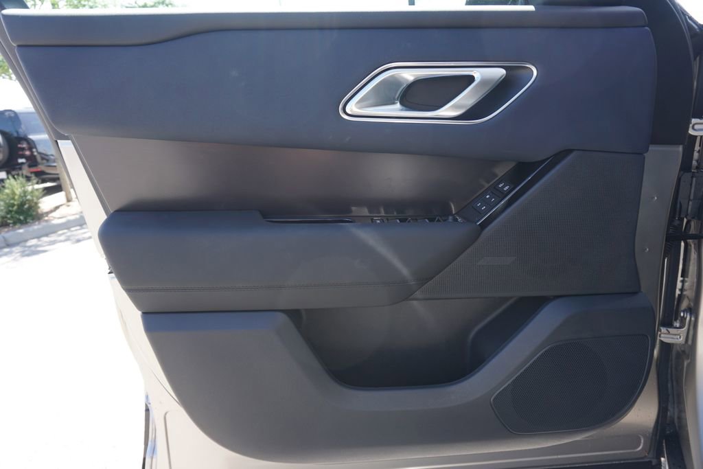 New 2026 Land Rover Range Rover Velar Dynamic SE image 17