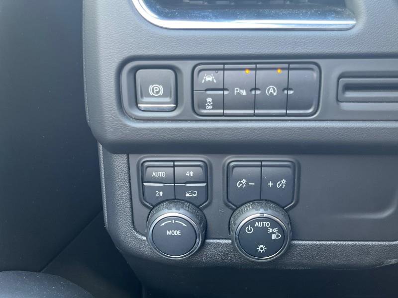 Used 2024 Chevrolet Suburban LT image 29