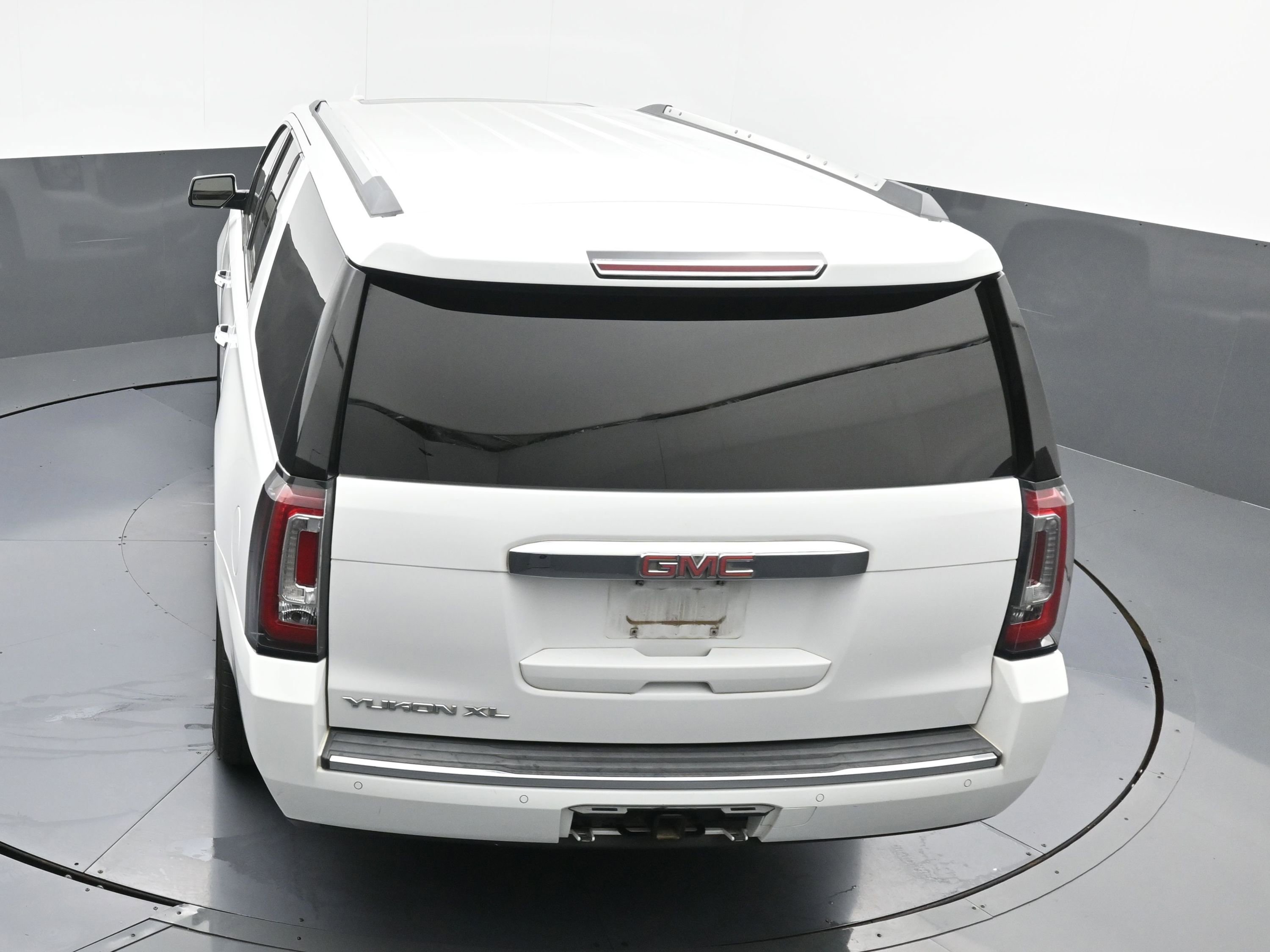 Used 2016 GMC Yukon XL Denali w/ Open Road Package image 32