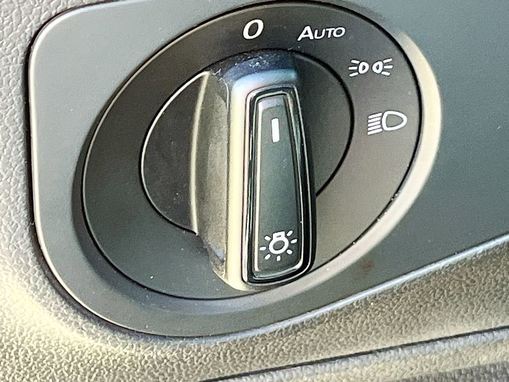 Used 2018 Volkswagen Tiguan S image 10