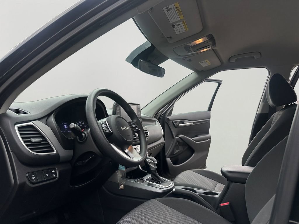 Used 2023 Kia Seltos LX AWD/4WD image 9
