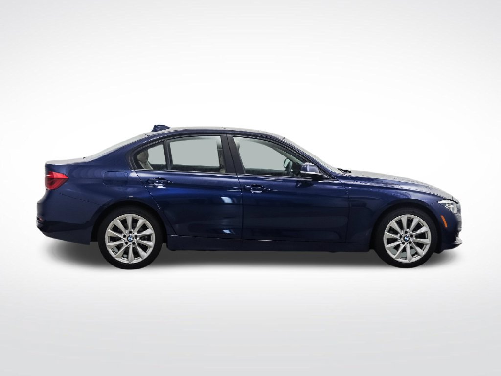 Used 2018 BMW 320i xDrive Sedan AWD/4WD image 6