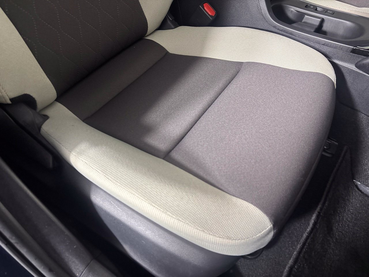 Used 2025 Toyota Corolla LE FWD image 30