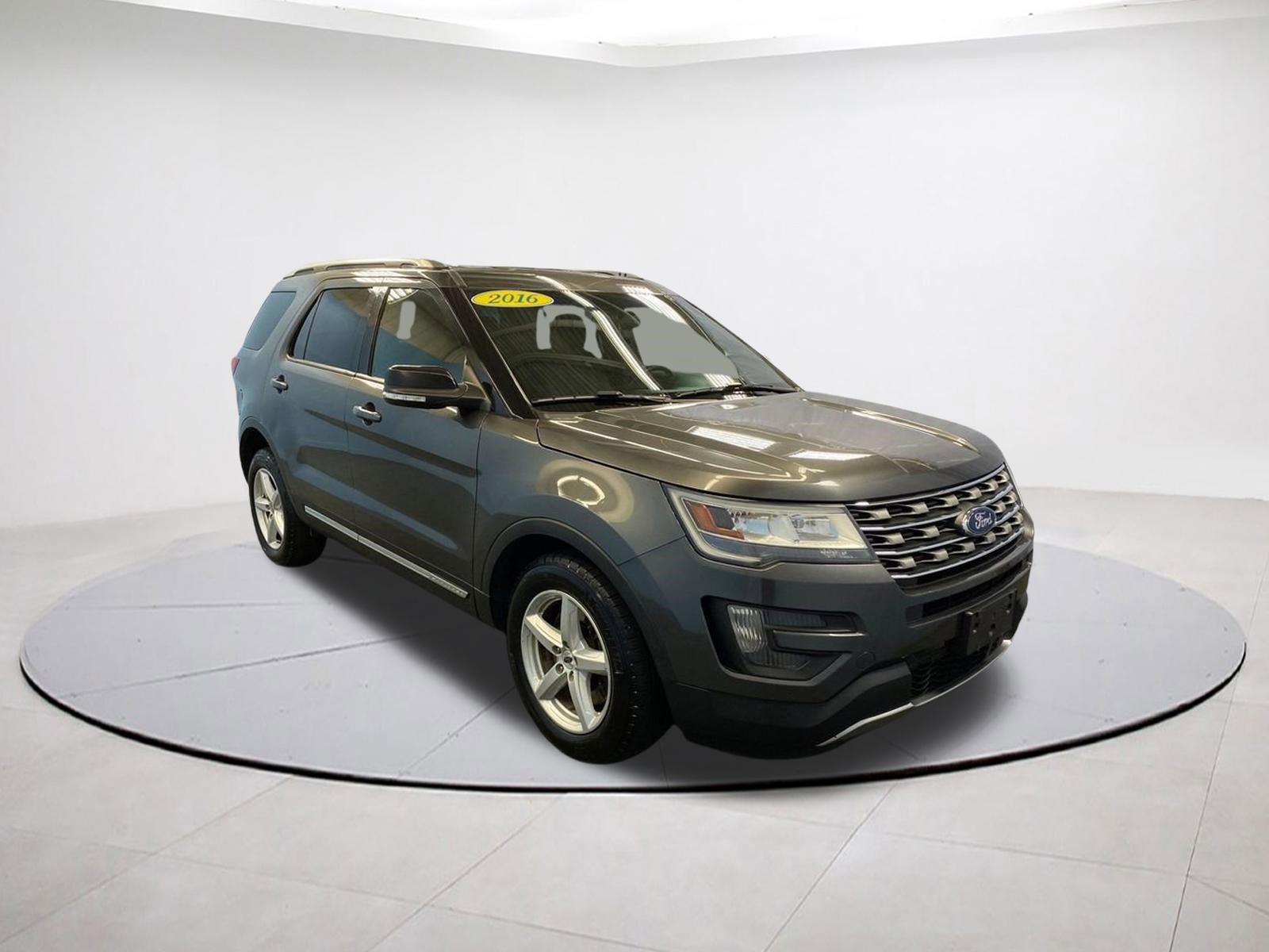 Used 2016 Ford Explorer XLT AWD/4WD image 1