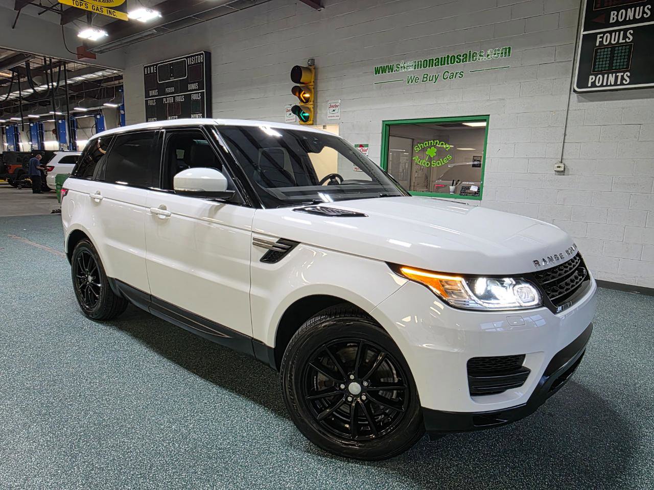 Used 2017 Land Rover Range Rover Sport SE AWD/4WD image 14