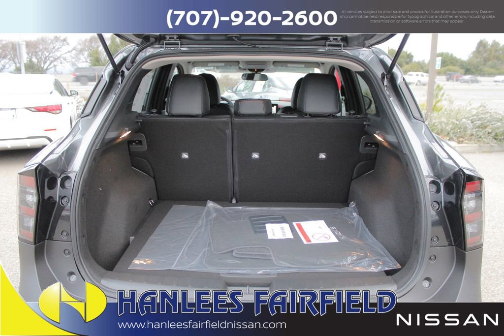 New 2025 Nissan Kicks SR FWD image 6