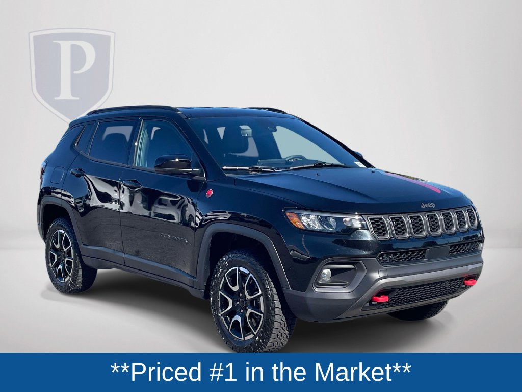 Used 2025 Jeep Compass Trailhawk AWD/4WD image 2
