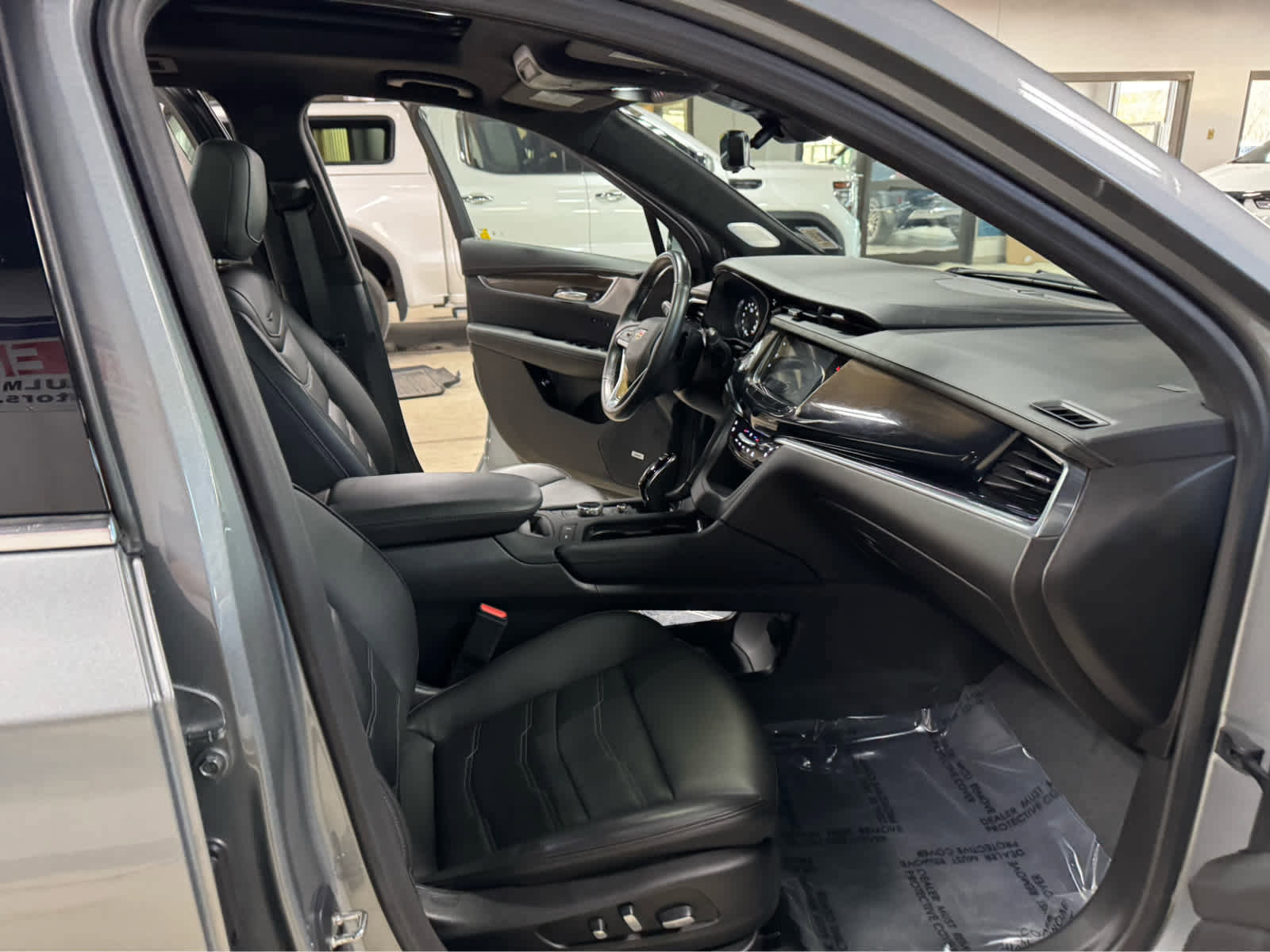 Used 2023 Cadillac XT6 Premium Luxury w/ Platinum Package image 11