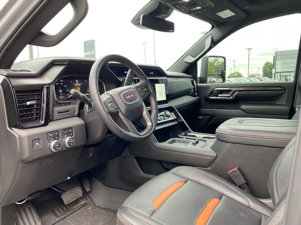 Used 2025 GMC Sierra 2500 AT4 AWD/4WD image 9