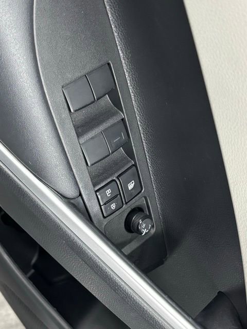 Used 2023 Toyota Corolla Cross LE image 13