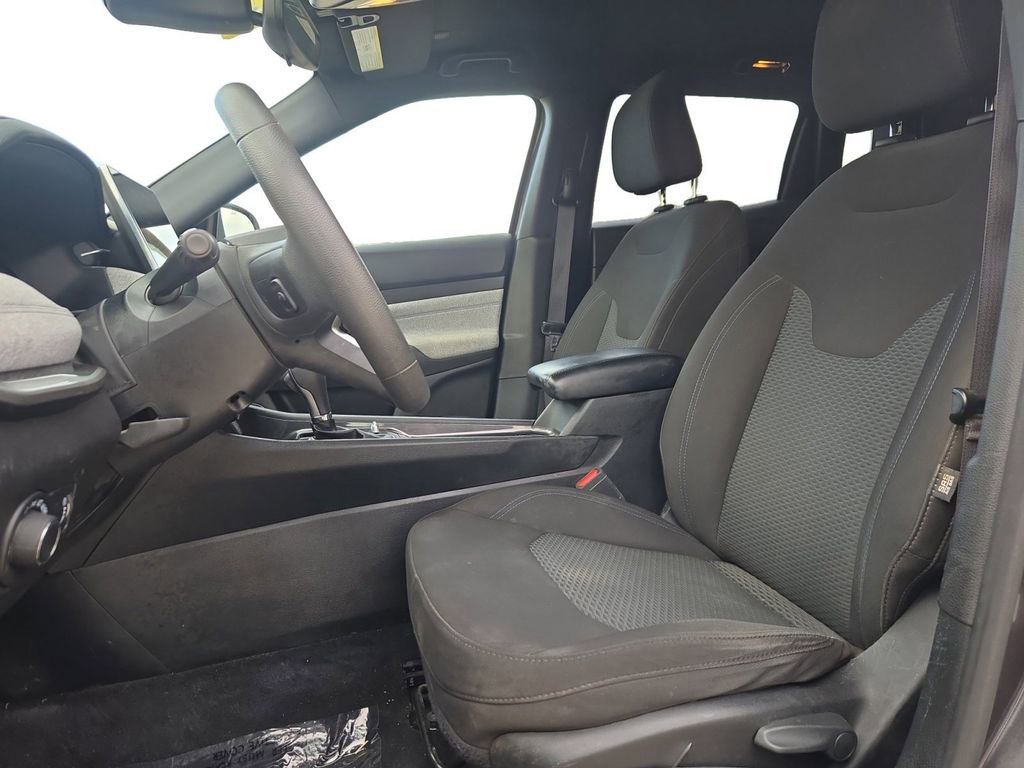 Used 2023 Jeep Compass Sport image 9