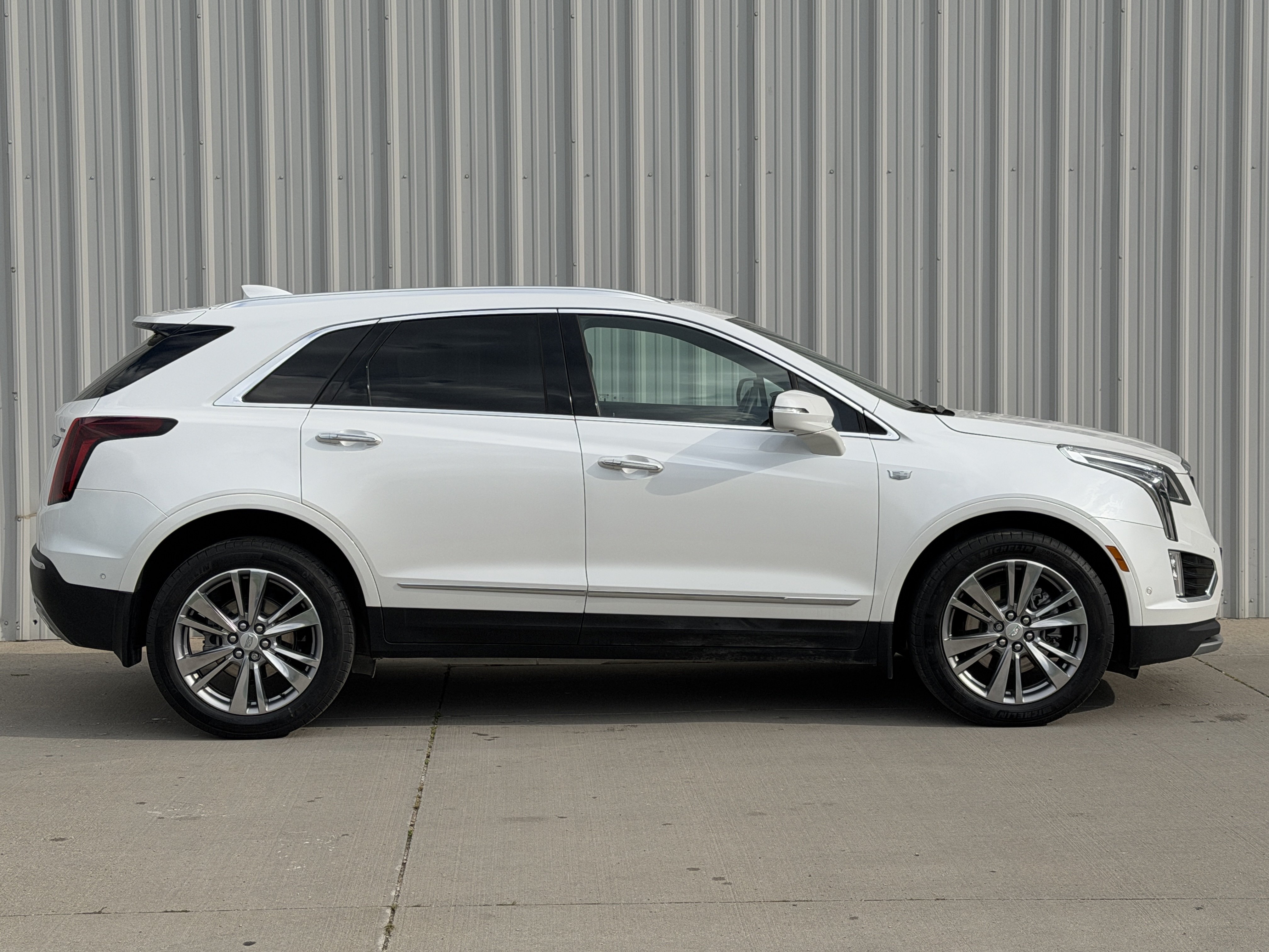 Used 2023 Cadillac XT5 Premium Luxury w/ Platinum Package AWD/4WD image 3
