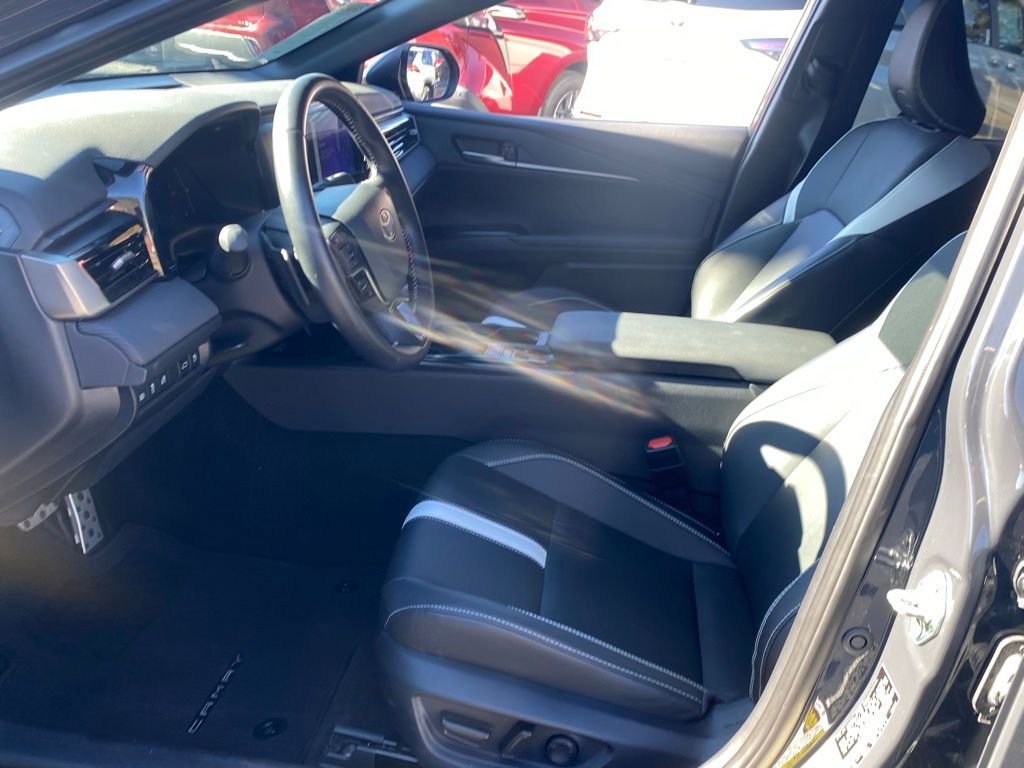 Used 2025 Toyota Camry SE image 6