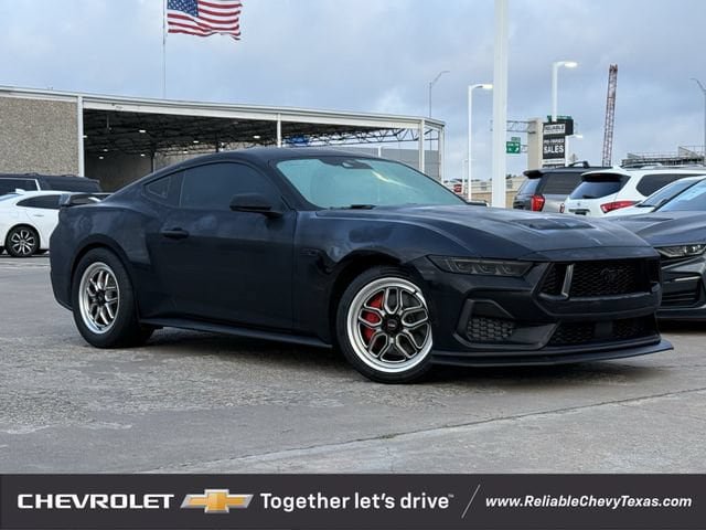 Used 2025 Ford Mustang GT RWD image 2