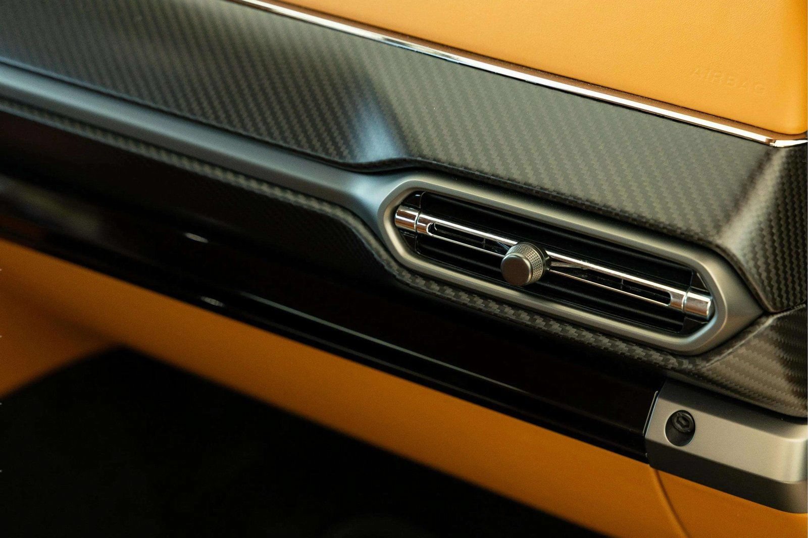 Used 2025 Aston Martin V8 Vantage Coupe RWD image 37