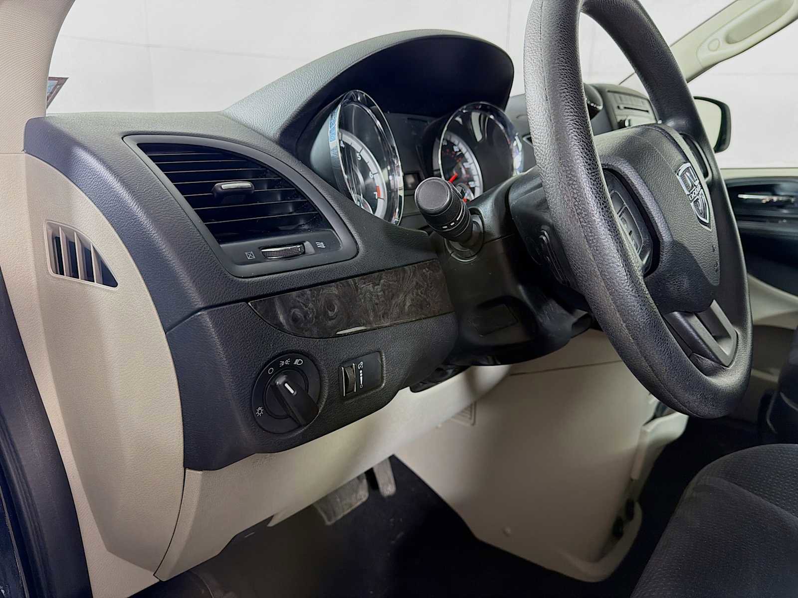 Used 2014 Dodge Grand Caravan American Value Package image 8