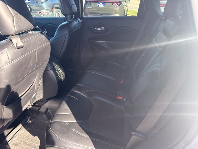 Used 2019 Jeep Cherokee Latitude Plus AWD/4WD image 5
