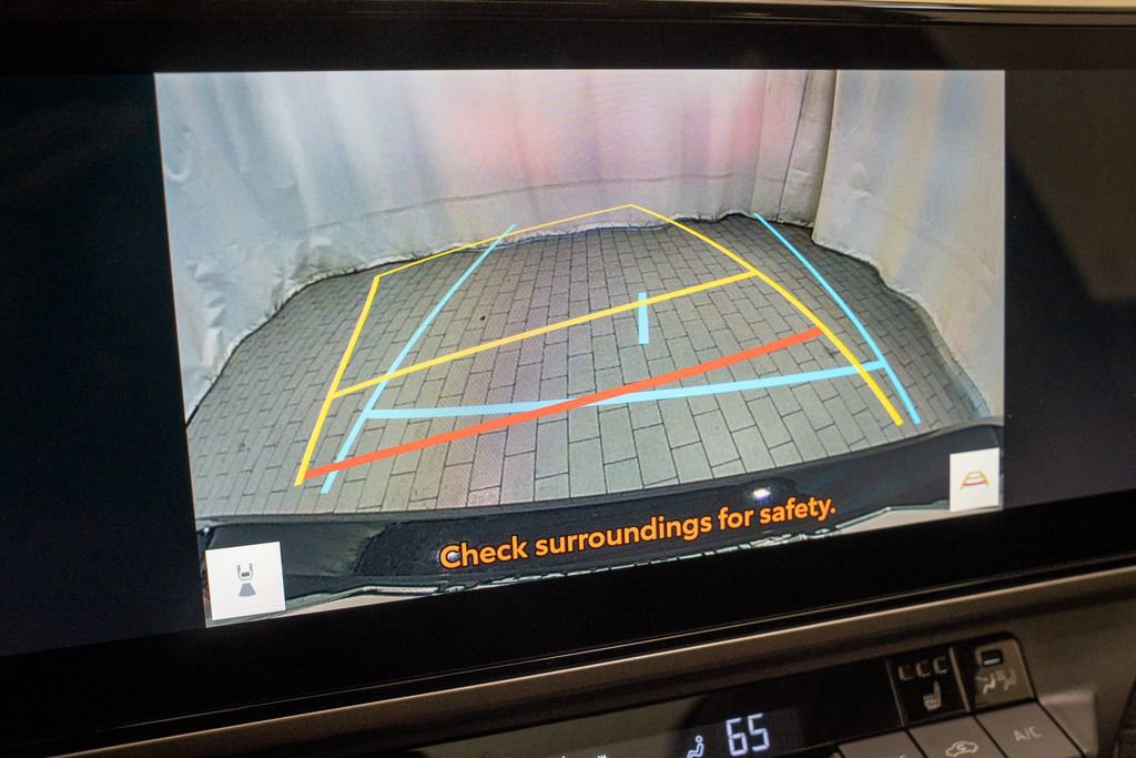 Used 2025 Toyota Camry XLE image 14