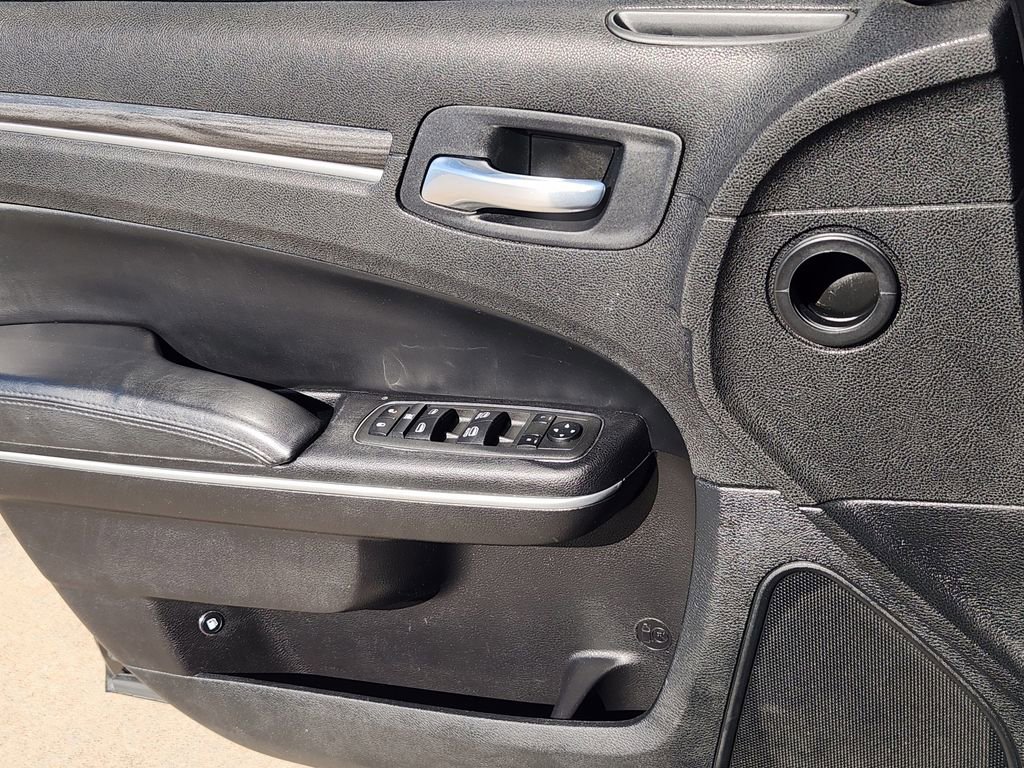 Used 2022 Chrysler 300 Touring w/ Sport Appearance Package image 27