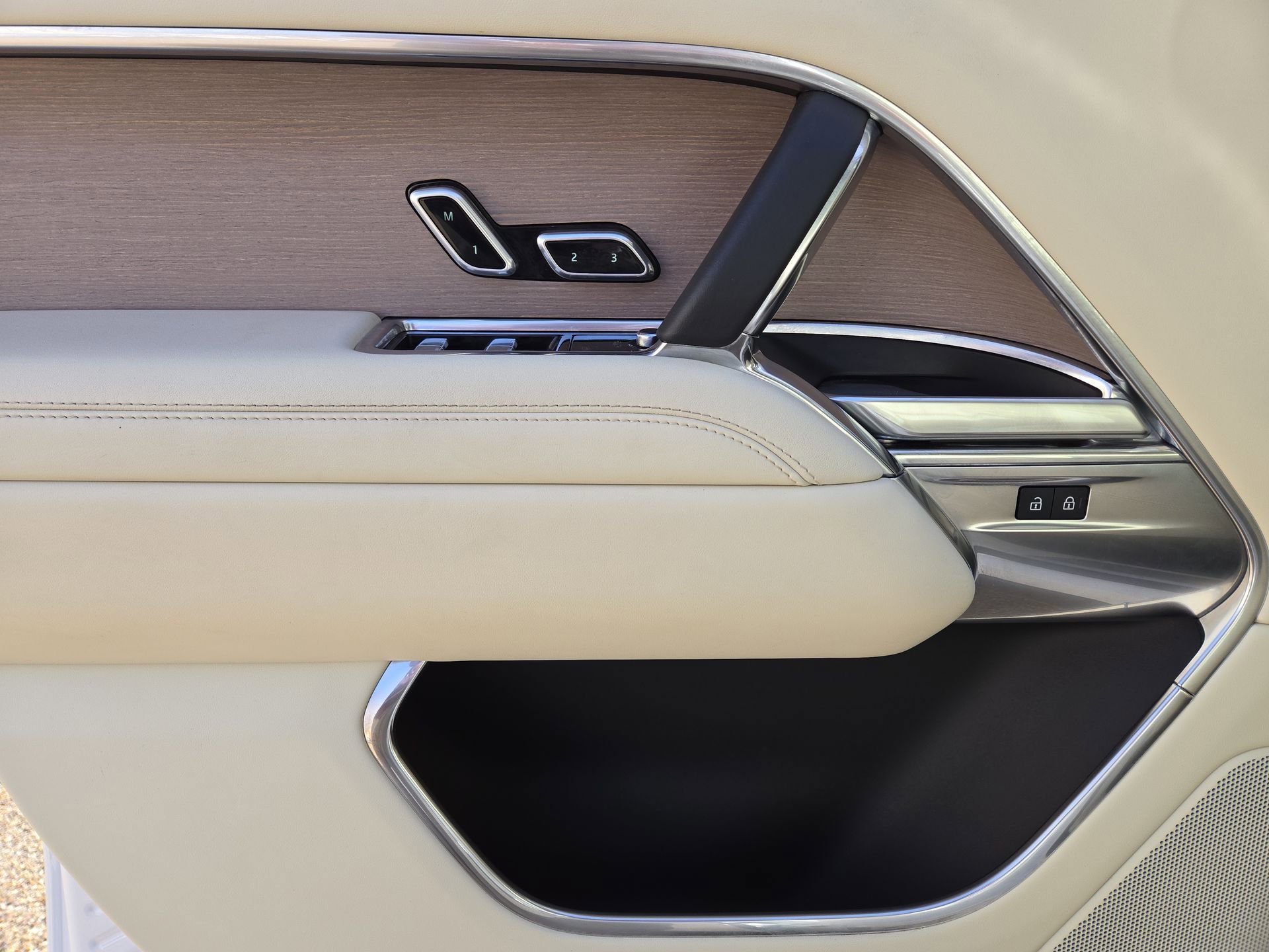 Used 2024 Land Rover Range Rover SE AWD/4WD image 15