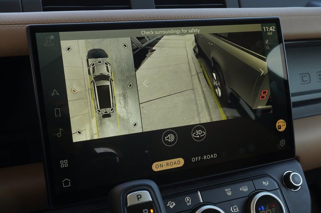 New 2026 Land Rover Defender 130 X-Dynamic SE image 27