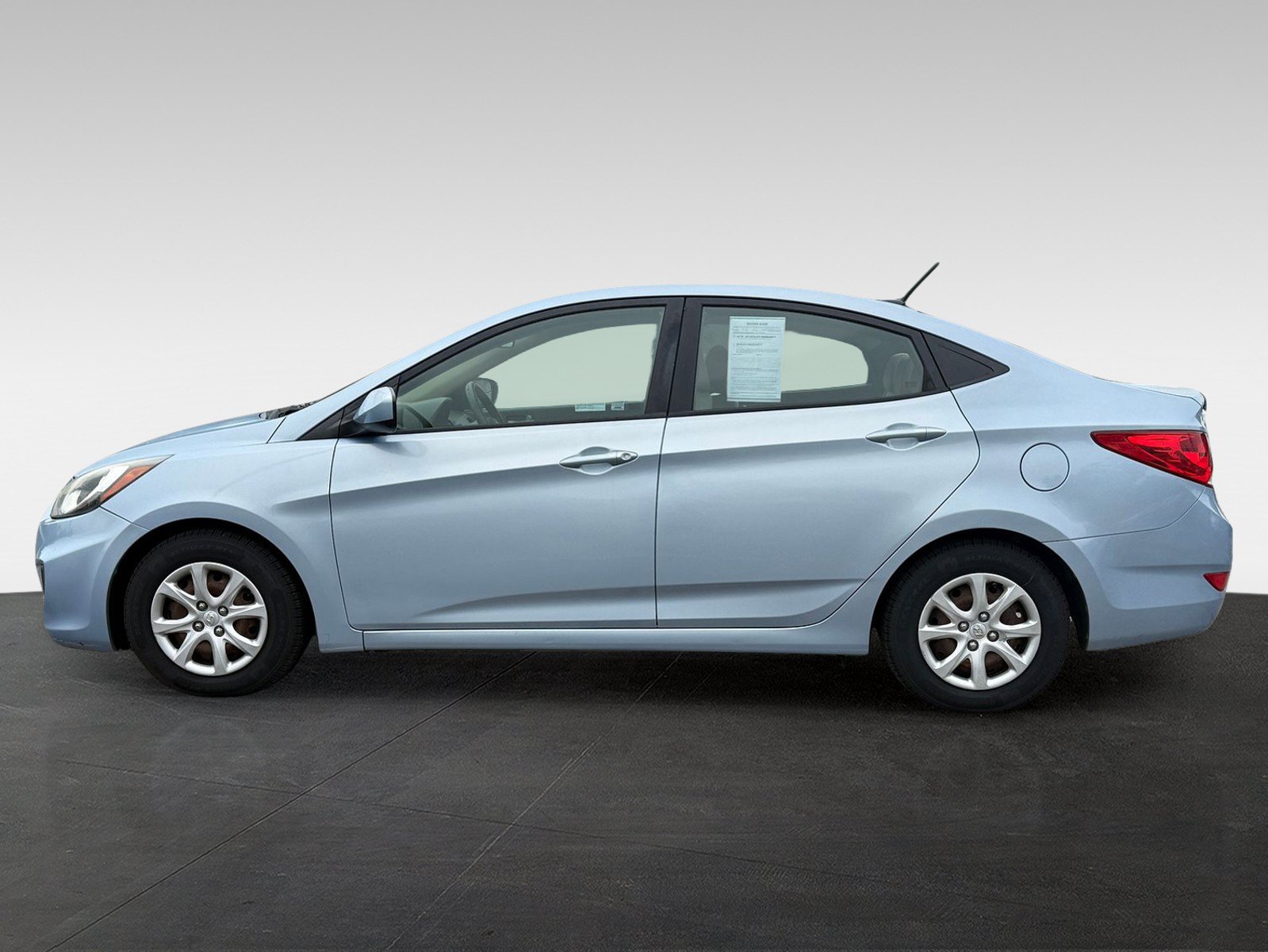 Used 2014 Hyundai Accent GLS FWD image 8