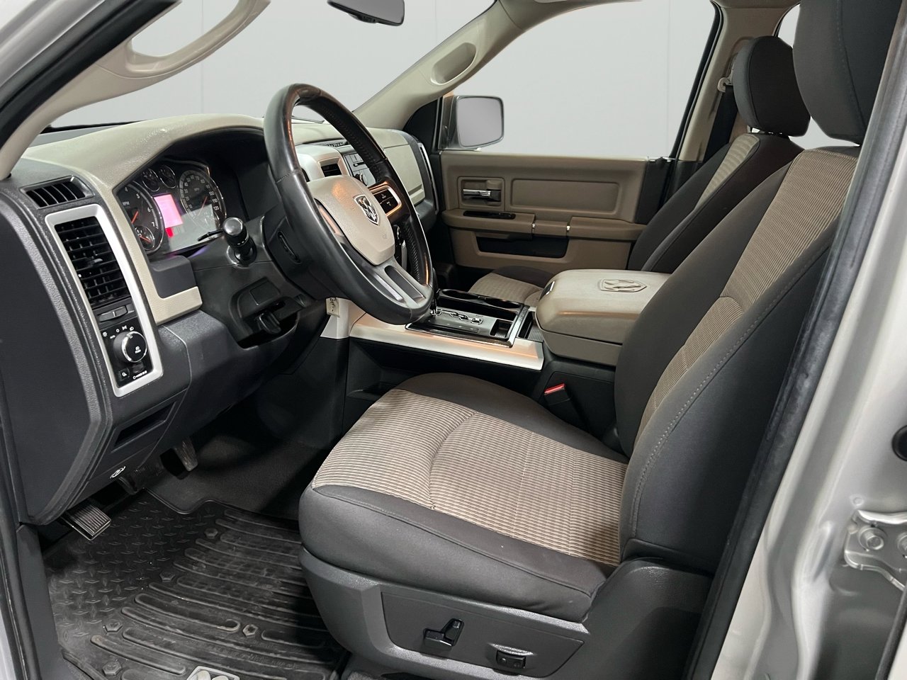 Used 2011 RAM 1500 Big Horn image 28