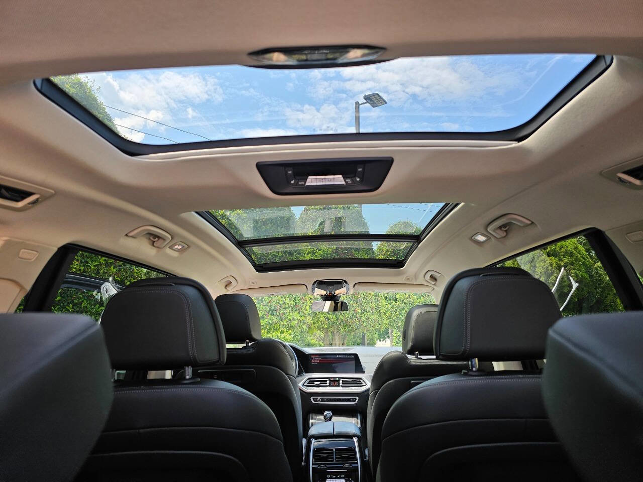 Used 2021 BMW X7 xDrive40i w/ Premium Package image 32