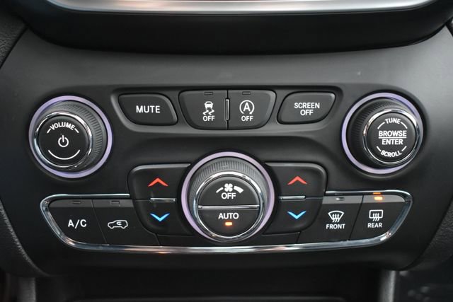 Used 2019 Jeep Cherokee Limited w/ Luxury Group image 32