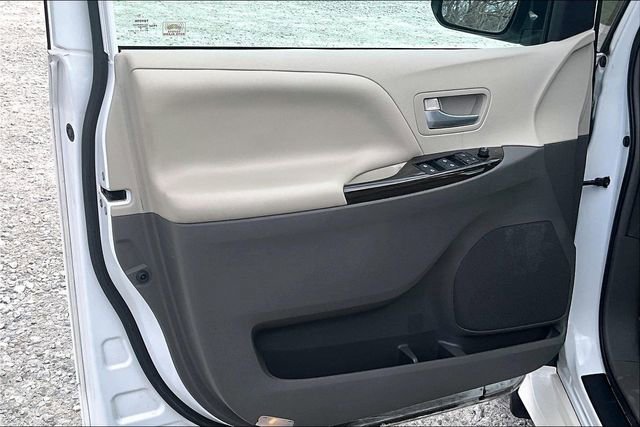 Used 2019 Toyota Sienna XLE w/ XLE Navigation Package image 23