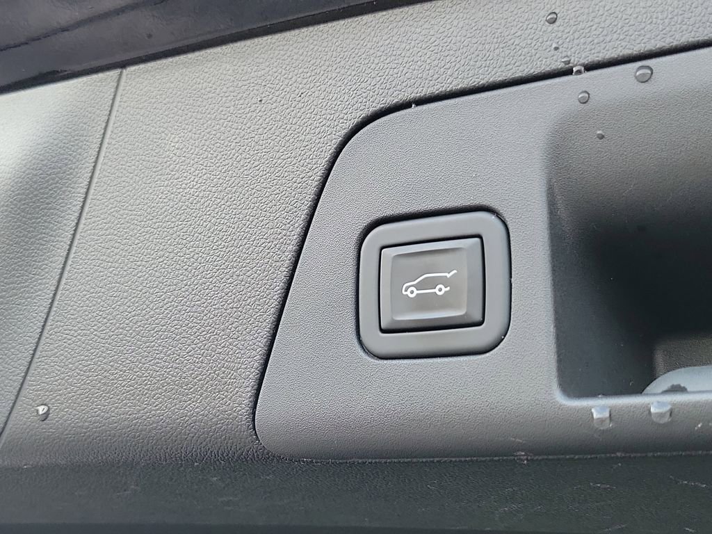 Used 2023 Buick Envision Essence w/ Sport Touring Package image 10