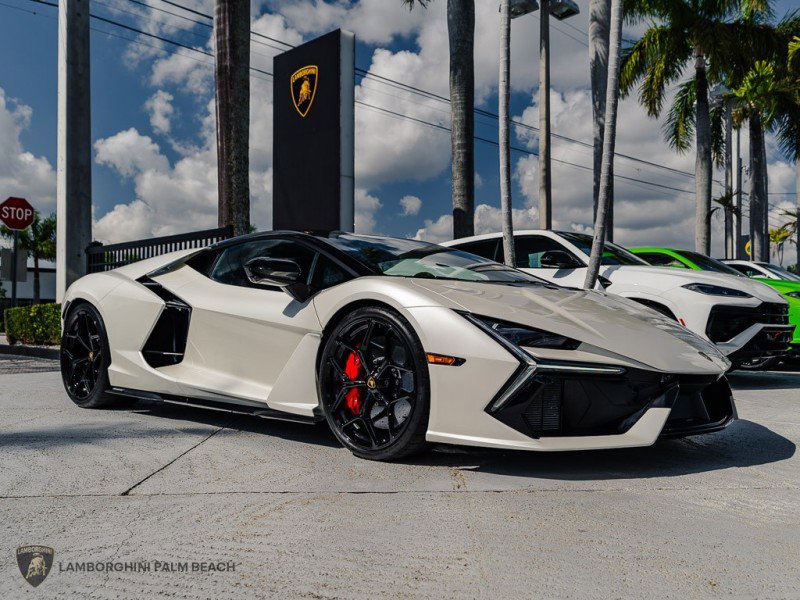 Used 2025 Lamborghini Revuelto image 8