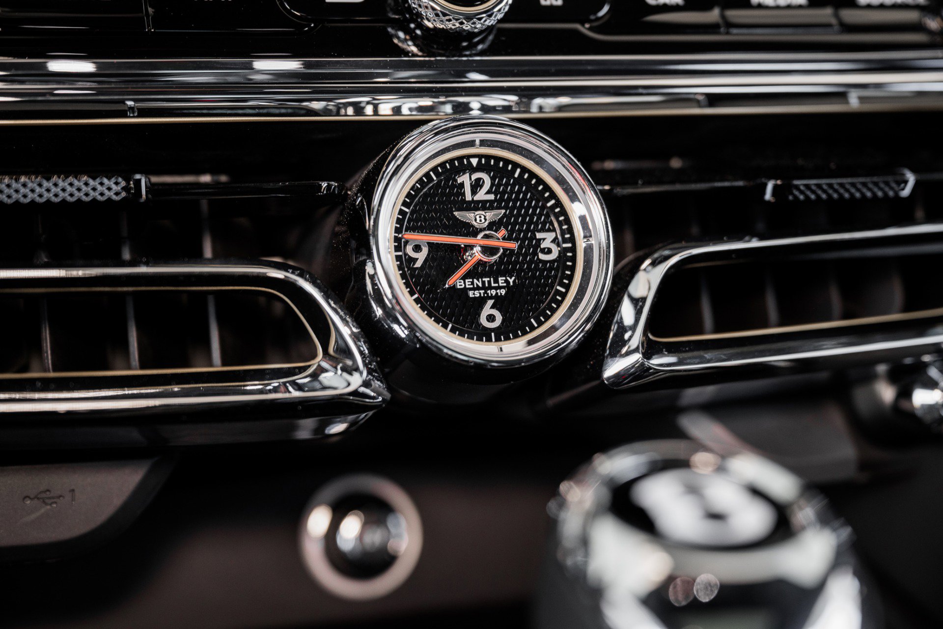 Used 2022 Bentley Flying Spur V8 image 33