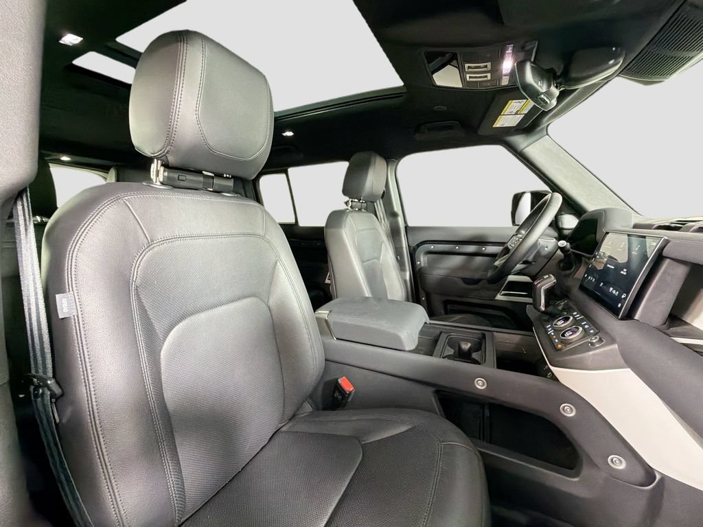 Certified 2023 Land Rover Defender 130 SE AWD/4WD image 30