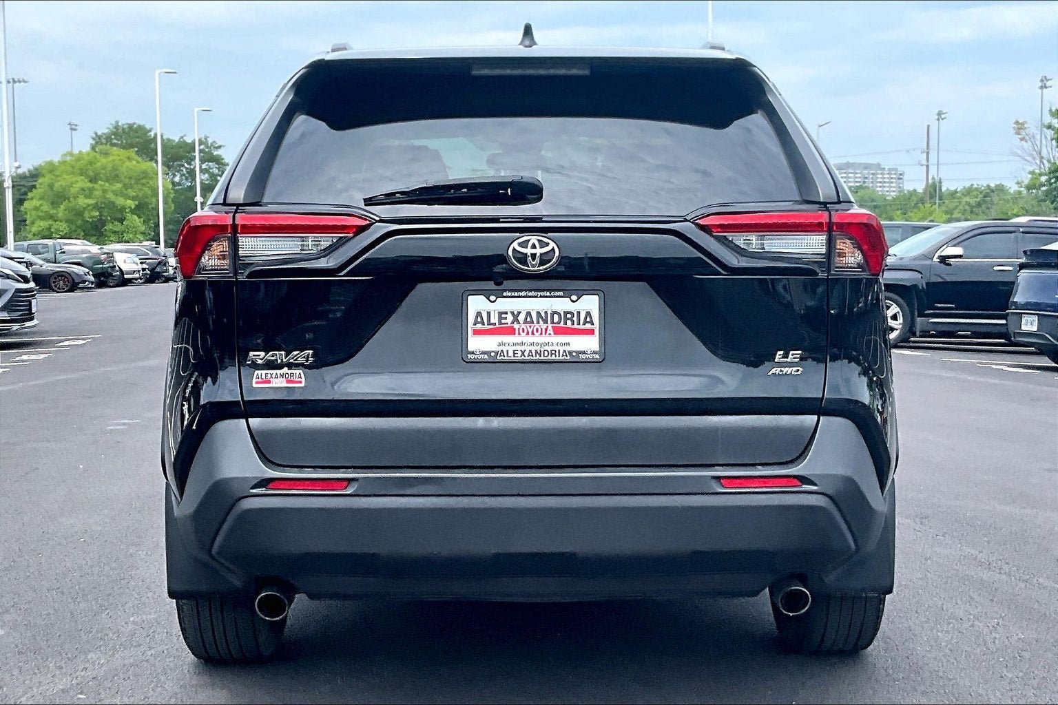Used 2021 Toyota RAV4 LE AWD/4WD image 4