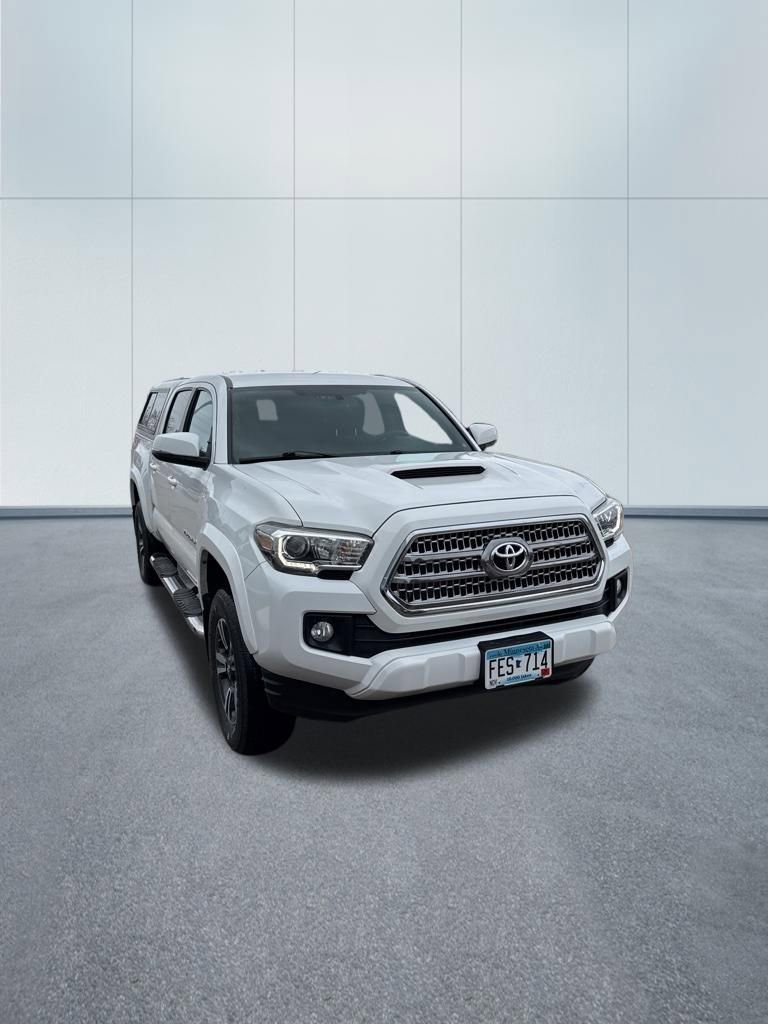 Used 2016 Toyota Tacoma TRD Sport w/ Towing Package image 13