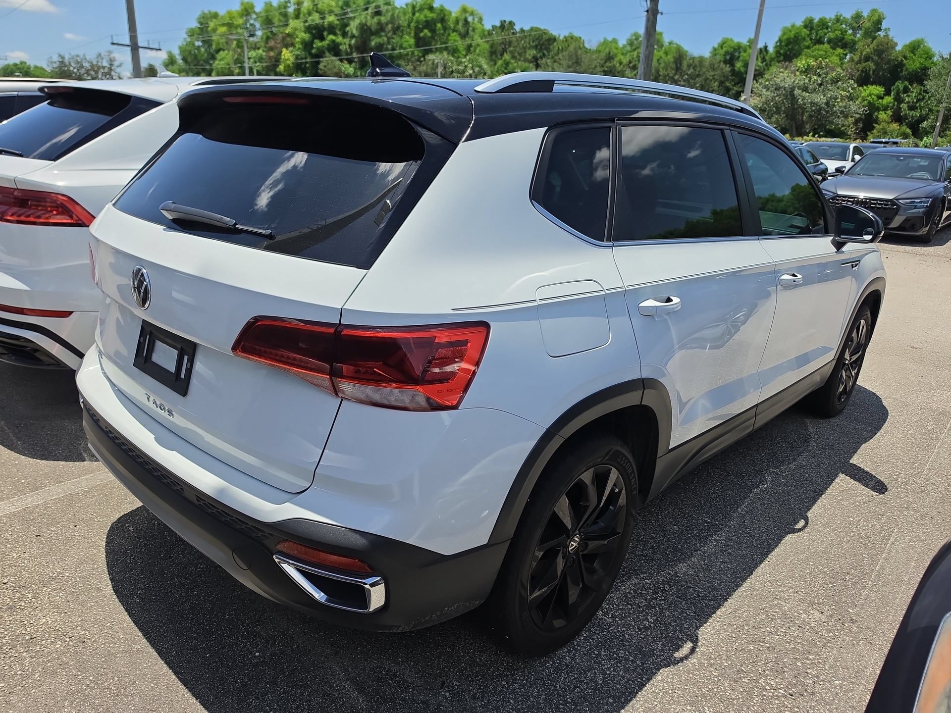 Used 2024 Volkswagen Taos SE FWD image 4