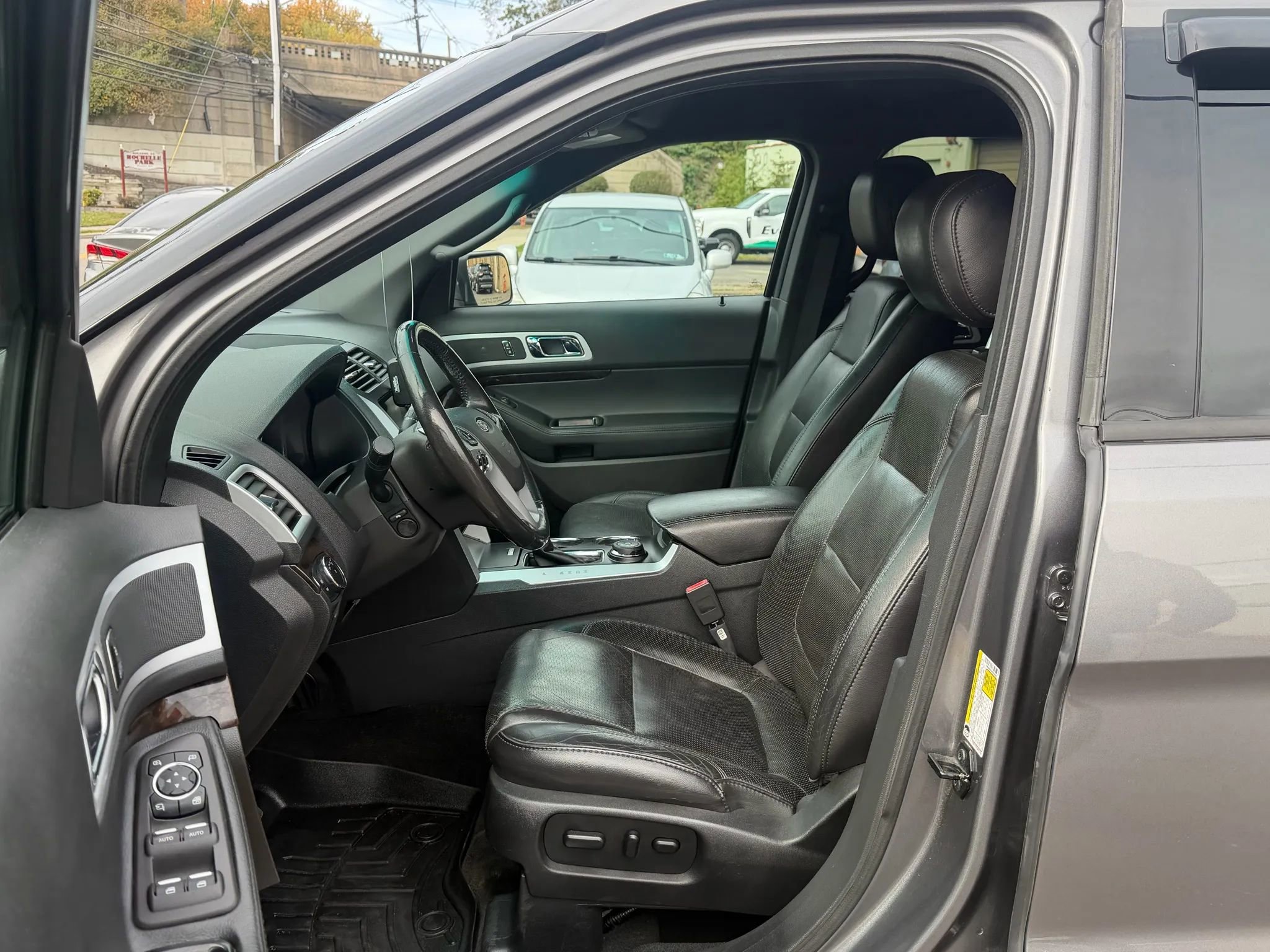 Used 2013 Ford Explorer Limited image 10