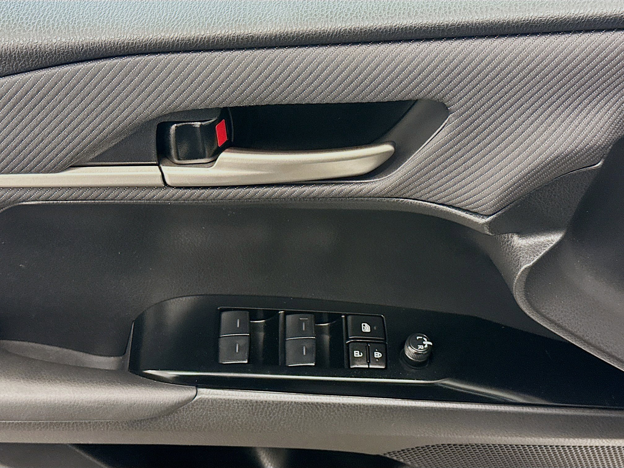 Used 2025 Toyota Camry SE image 15