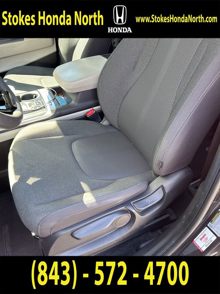 Used 2023 Kia Carnival LX image 7