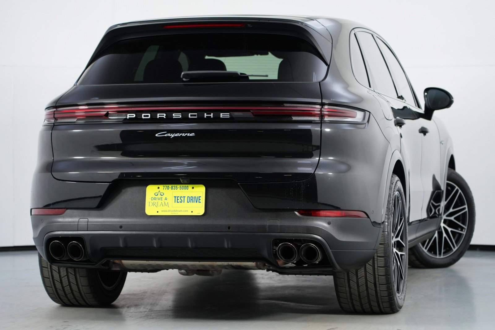 Used 2024 Porsche Cayenne image 5