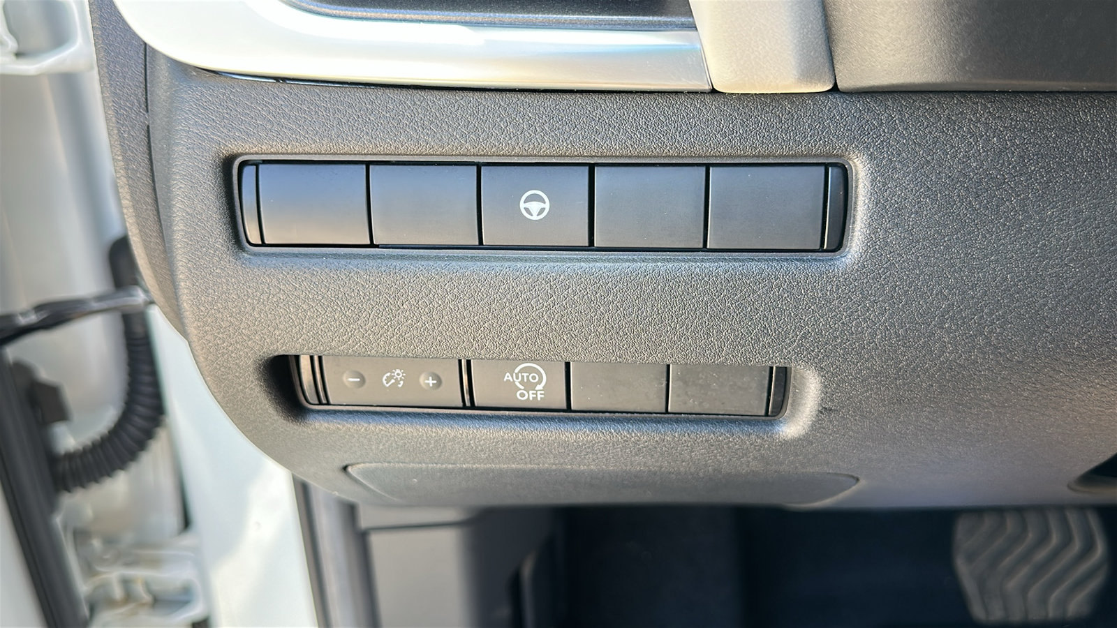 Used 2023 Nissan Rogue SV AWD/4WD image 13