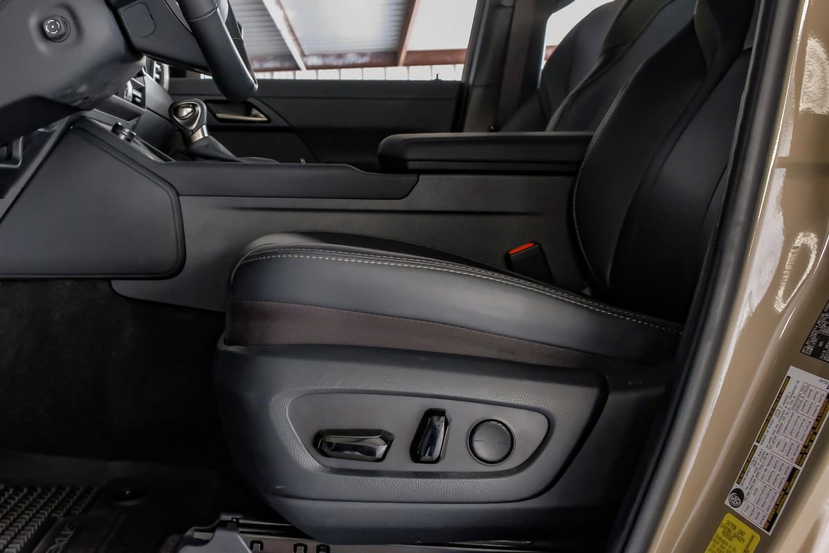 Used 2025 Lexus GX 550 image 30