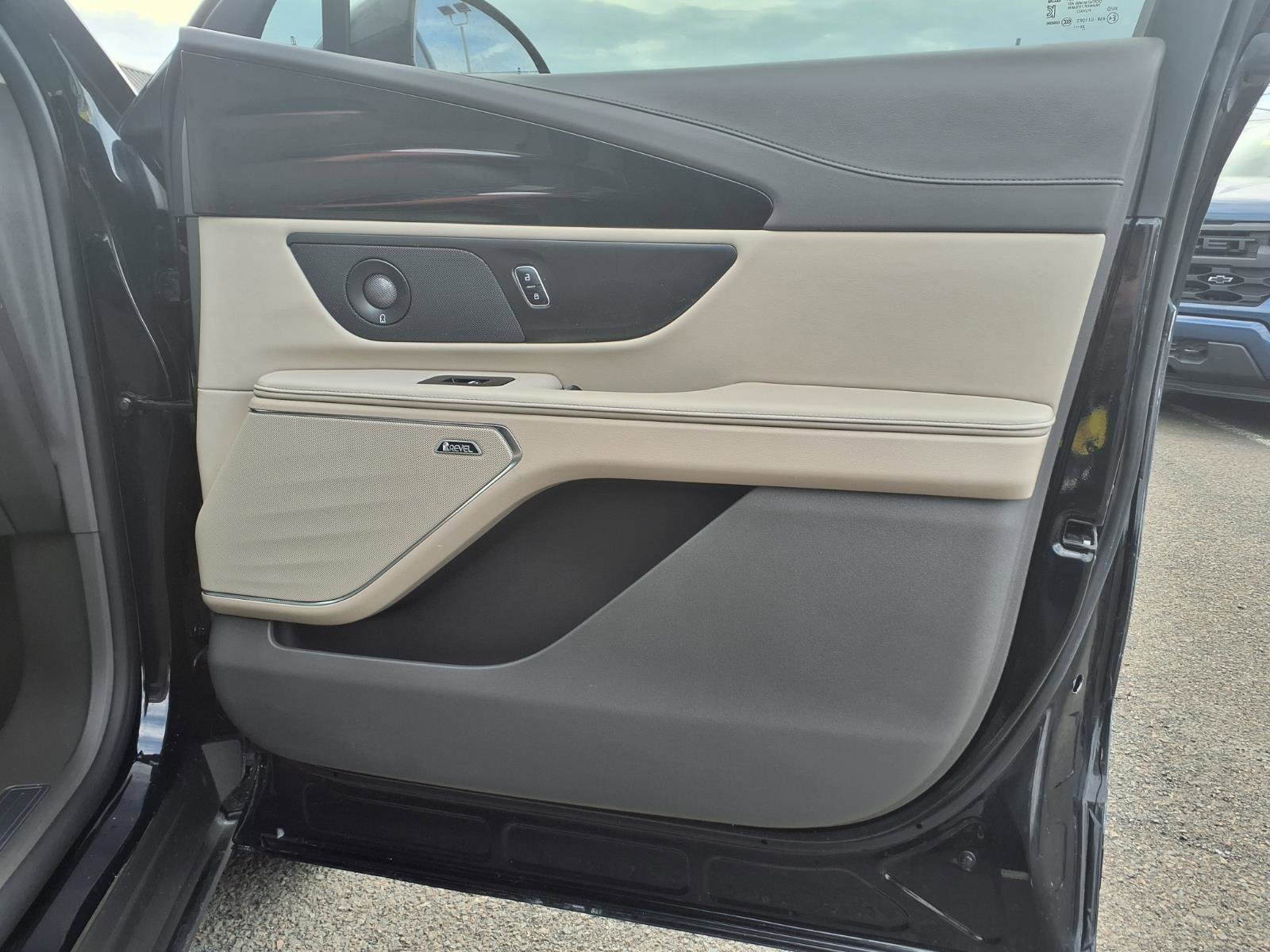 Used 2024 Lincoln Nautilus Reserve w/ Equipment Group 202A image 12