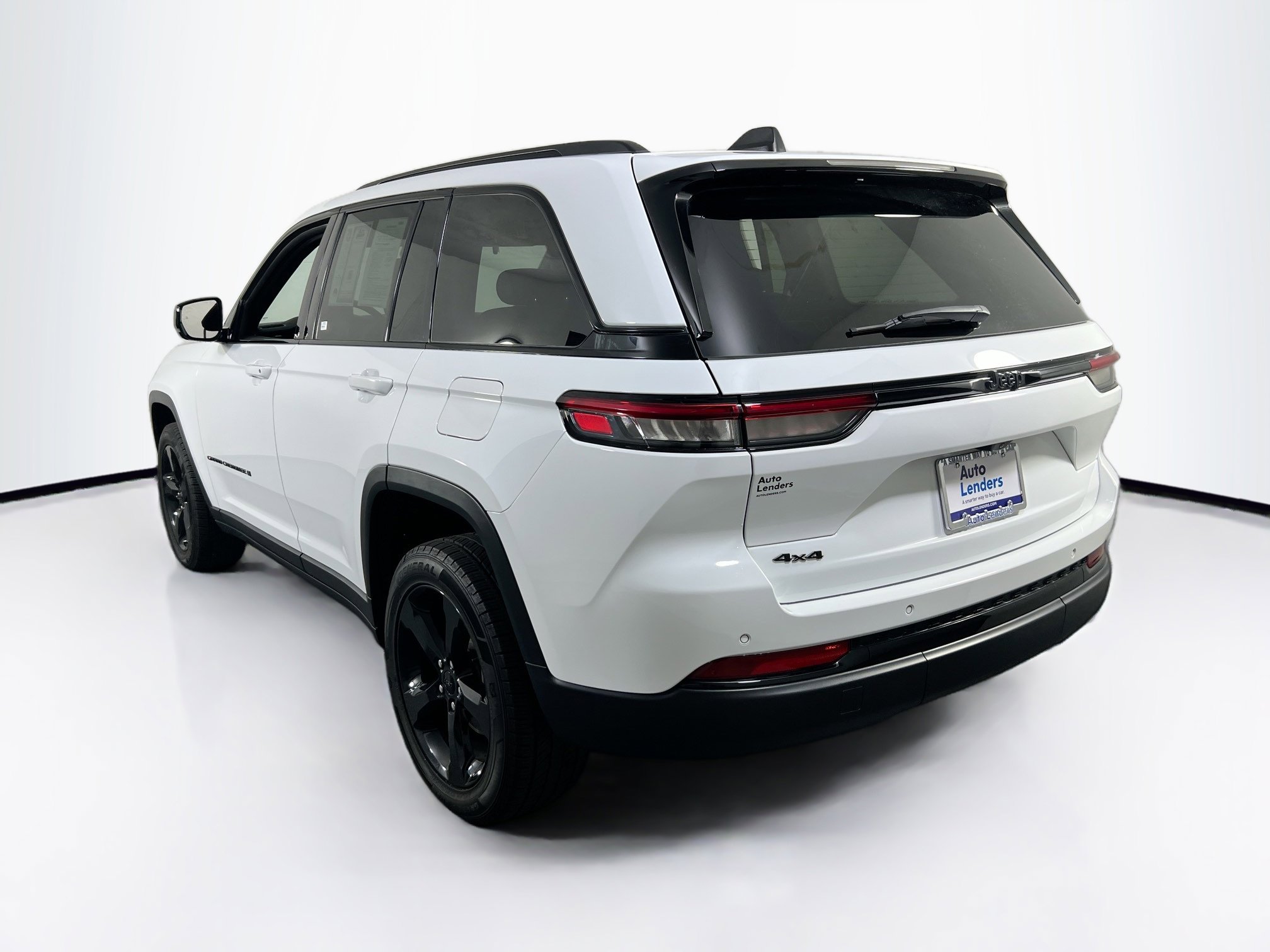 Used 2023 Jeep Grand Cherokee Altitude image 7