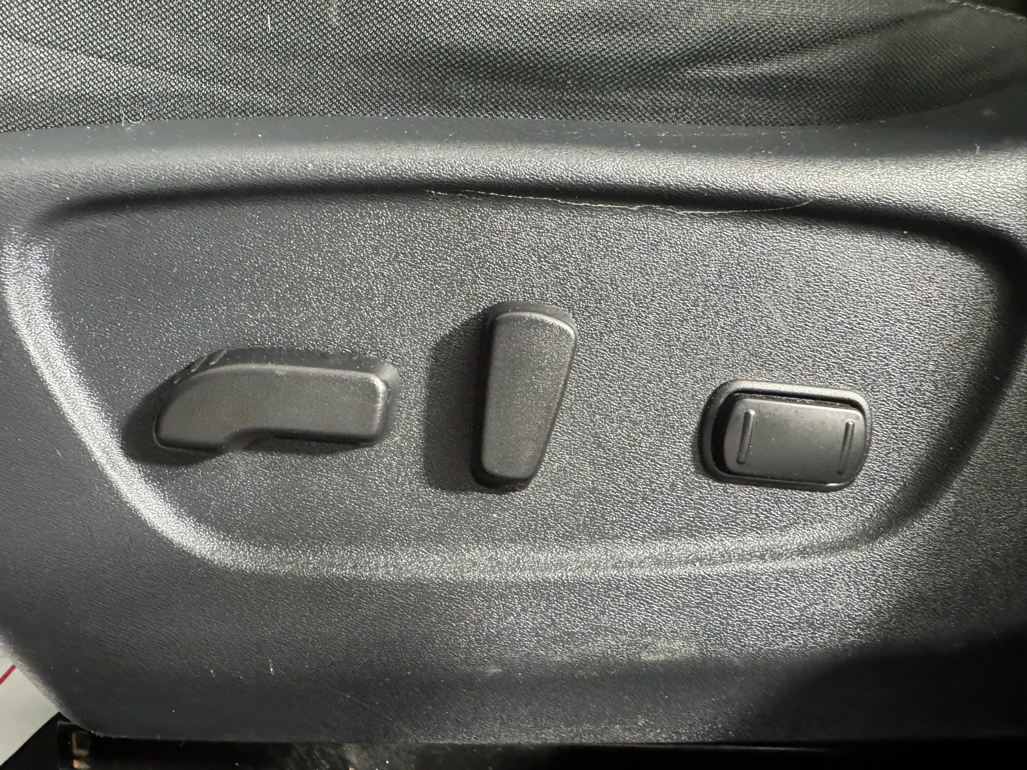 Used 2018 Nissan Rogue SV image 34