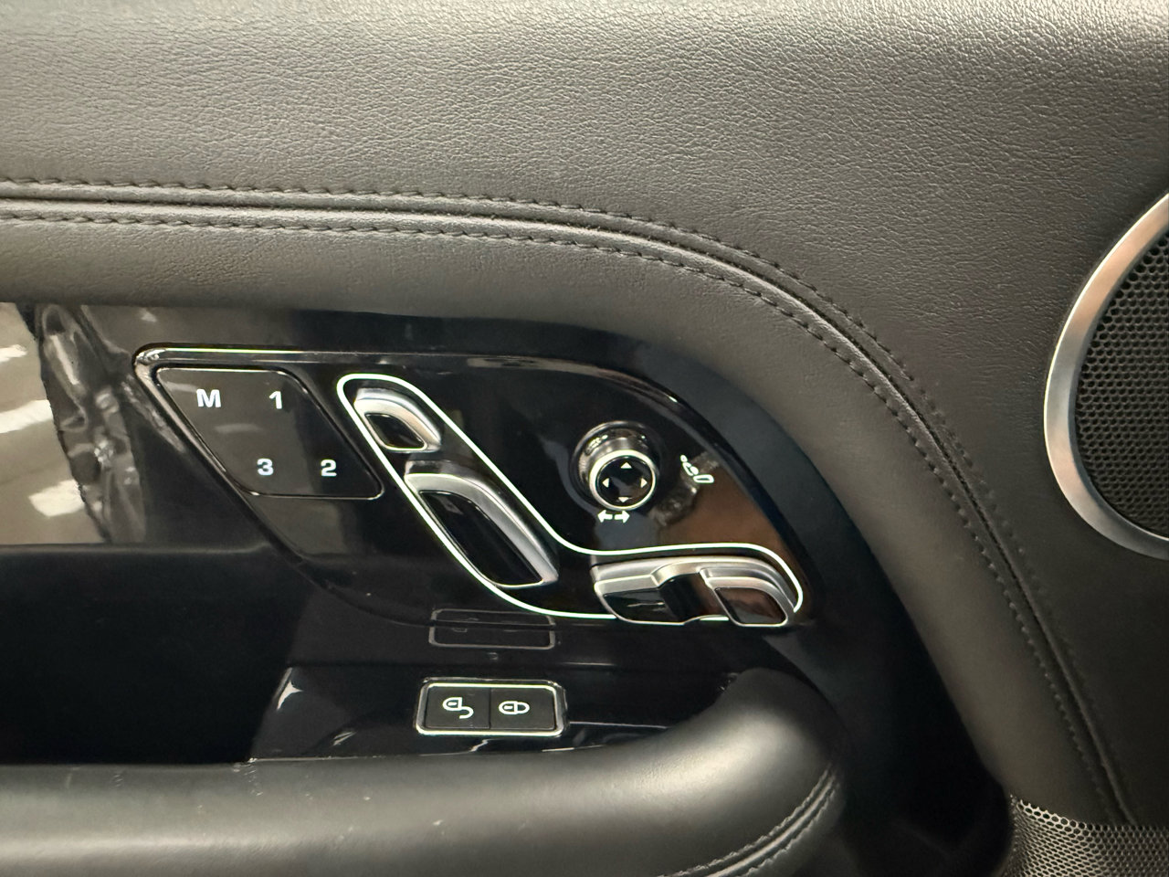 Used 2019 Land Rover Range Rover HSE image 25